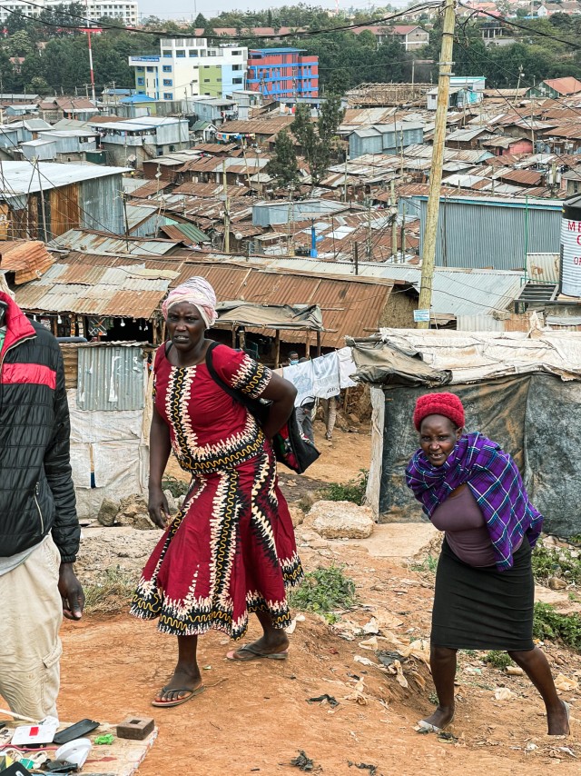 Самые большие африканские трущобы находятся в 5 км от центра столицы Кении. Тут живет больше миллиона человек