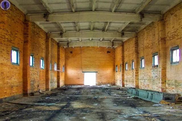 Заброшенный ракетный арсенал бывшего военного аэродрома "Кулон" в Переяславке