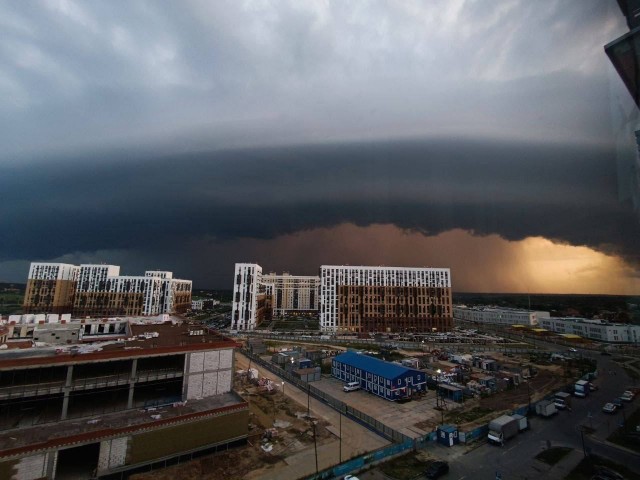 В Москве началась сильная гроза