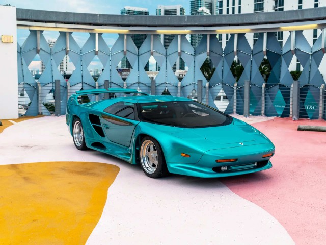 Vector W8 и другие. Редких суперкаров фотопост.