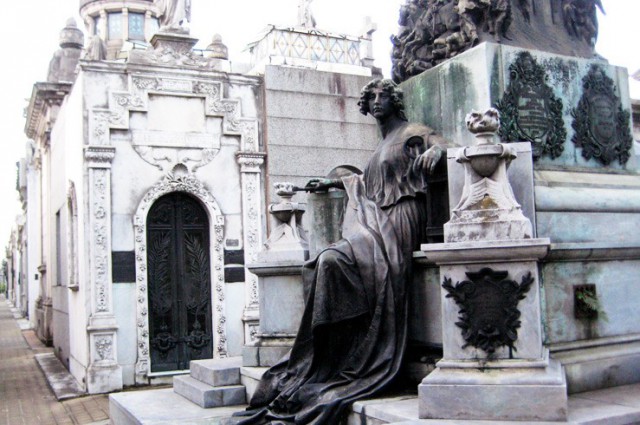 Самые удивительные и красивые кладбища мира