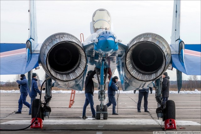 Тренировки "Русских витязей" на новых Су-35С в Кубинке