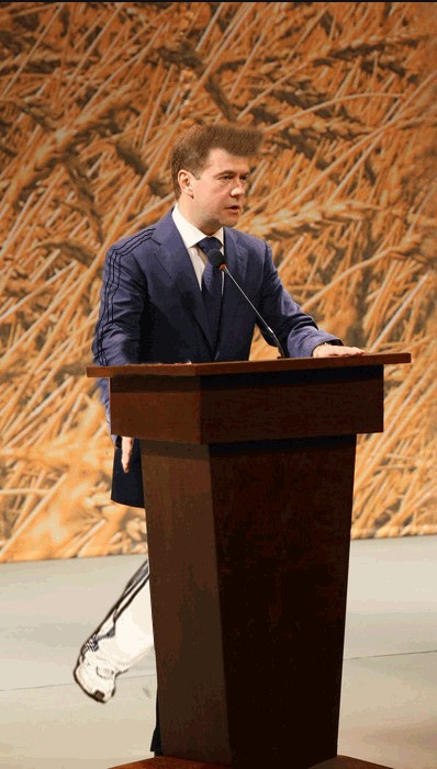 На трибуне