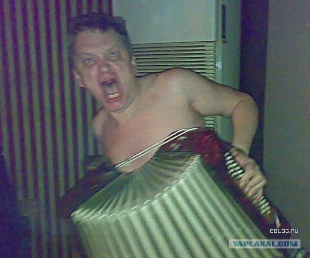 Неадекватный водитель разбил машину ГАИ