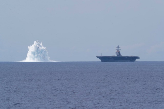 Подводный взрыв возле атомного авианосца ВМС США Gerald R. Ford CVN 78