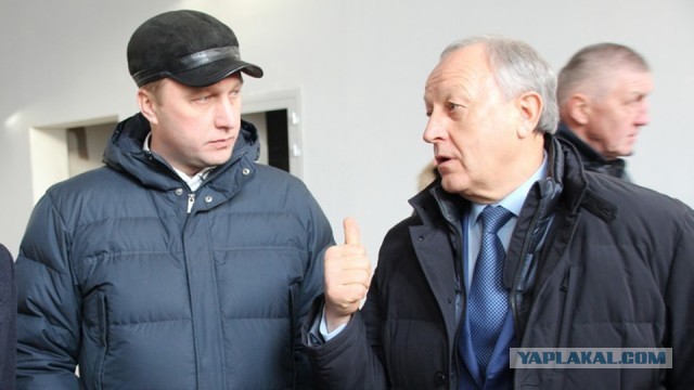 "ЕР" голосует за повышение зарплат чиновникам
