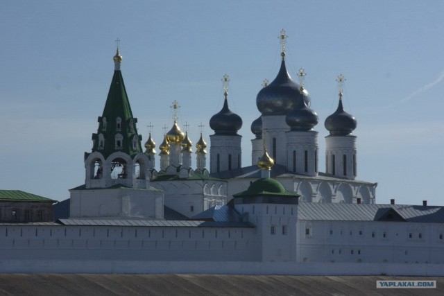 На катере в пос.Макарьево или Топограв, бе-бе-бе)