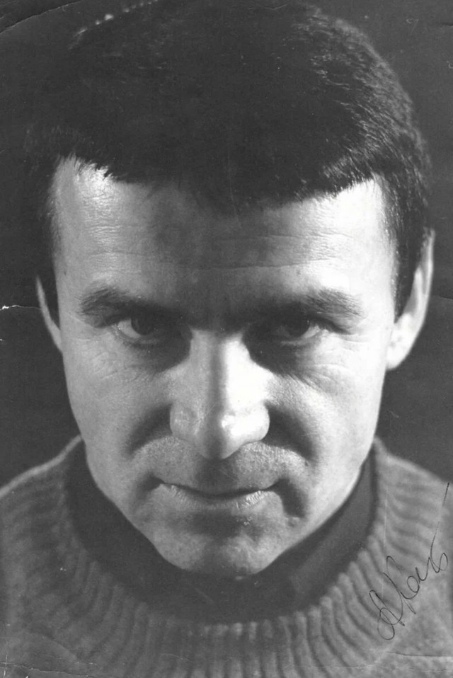 Мужика, видимо, инвалидность ничему не научила