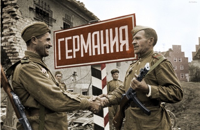 Фотографии связанных с историей Красной и Советской Армии.