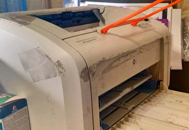 Как удалить следы старого скотча с пластика?