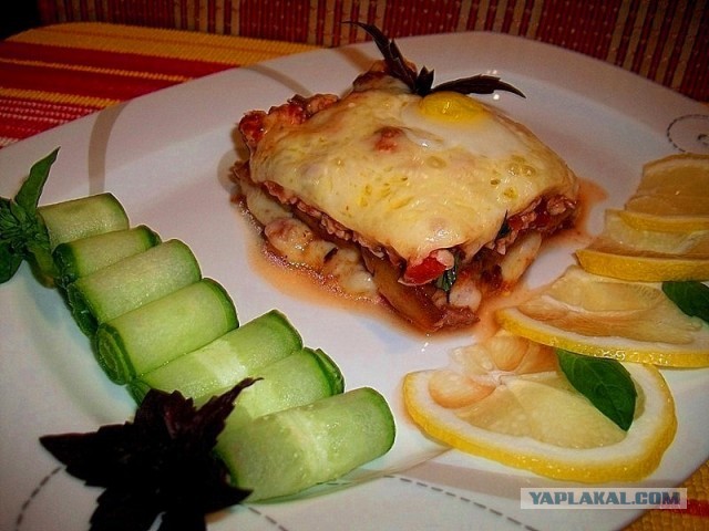 Баклажаны с тремя видами мяса