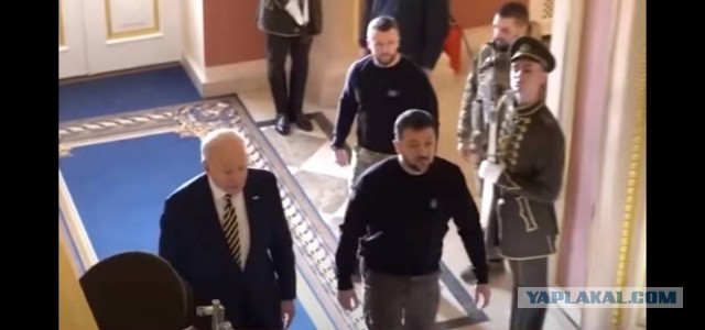 Прямо сейчас Путин в Дербенте вышел к сотням людей