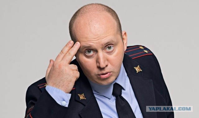 Ещё и огрызается, эх мужик...