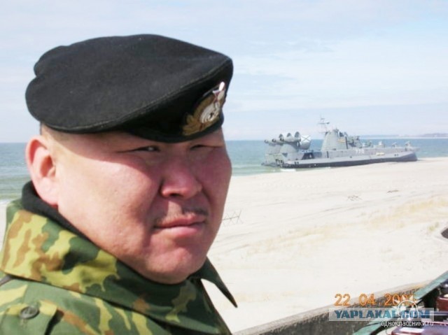 Сержант сам себе светофор — на Второй речке во Владивостоке военный выехал на встречку и полез качать права