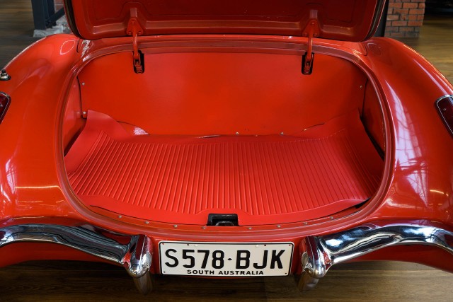72 года Chevrolet Corvette. Немного красивых фото.