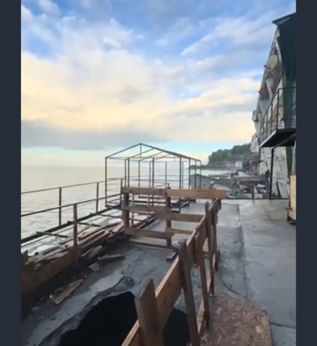 Море разбивает эллинги!