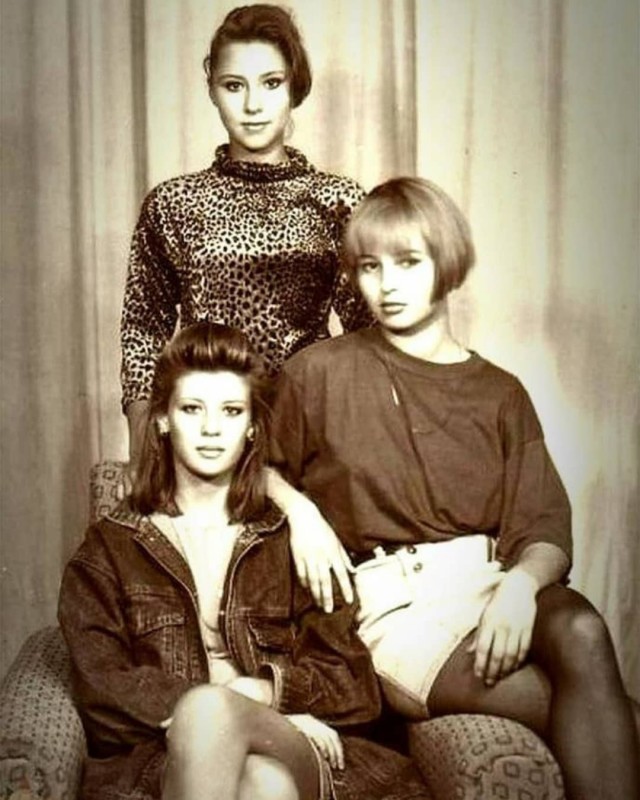 Девчата из 90-х и 00-х