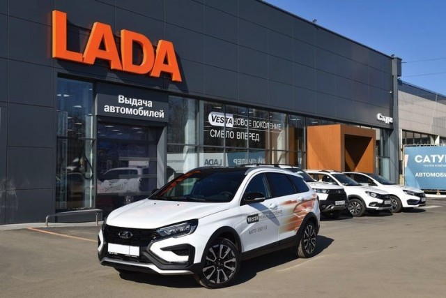 Почему Lada Vesta в Беларуси дешевле на 238 тысяч рублей, чем в России