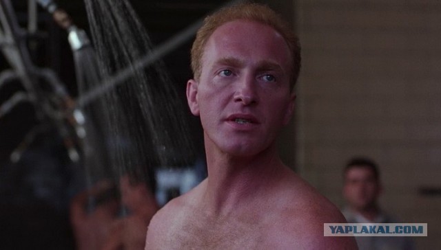 Парень заступился за женщину