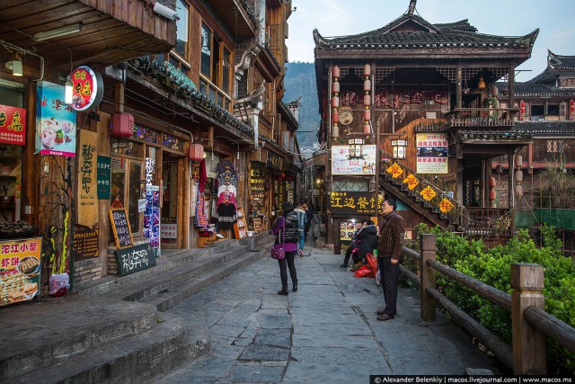 Пора завязывать с туристическими городами…