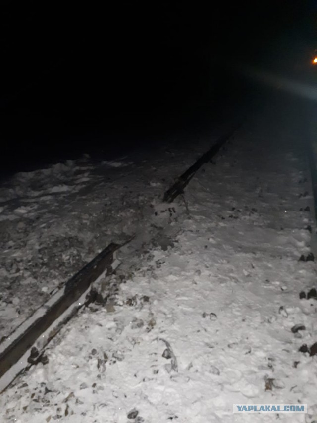 В Омской области сошел с рельсов грузовой поезд с танками