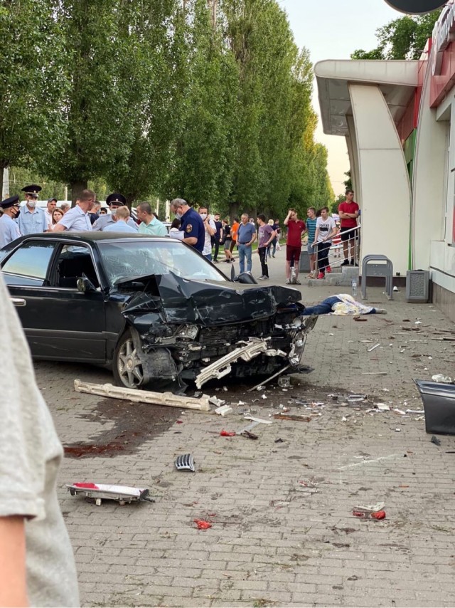 В Воронеже человек в форме полицейского устроил смертельное ДТП