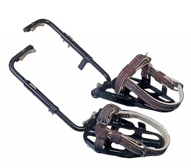 Да ничего особенного, просто чувак меняет лампочку