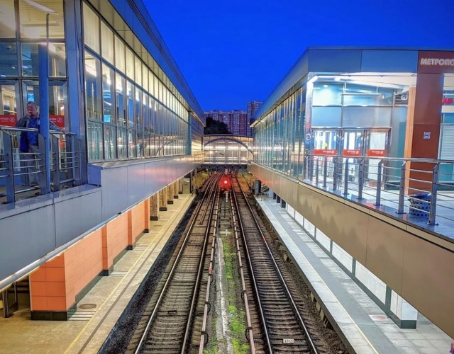 Если упал на рельсы метро