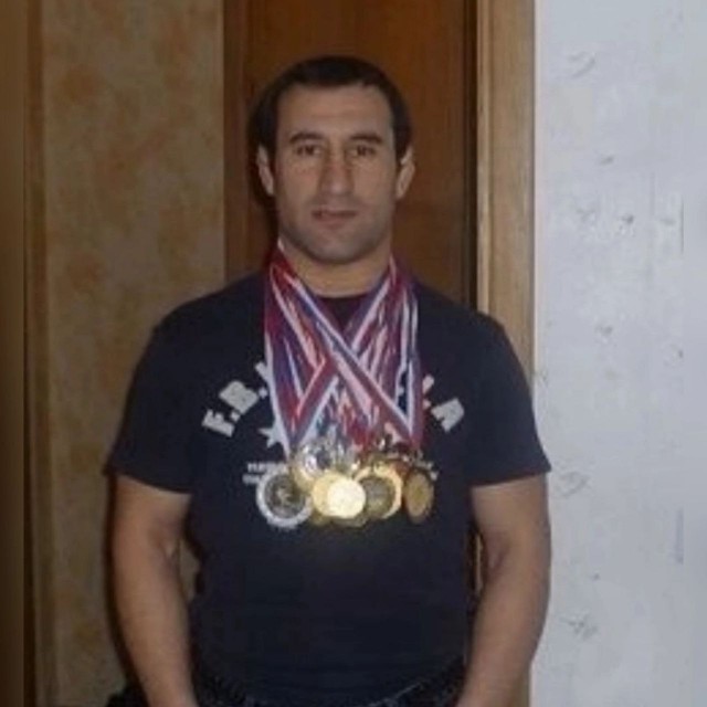 Герой из темы " Автохаму не понравилось, что его не пропускают"