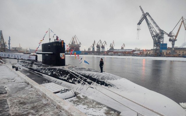 Дизель-электрическая подлодка «Кронштадт» проекта 677 вошла в состав флота
