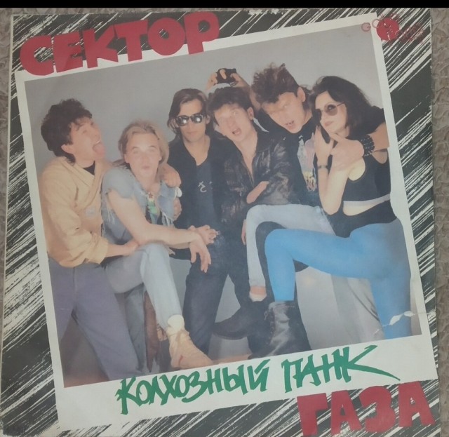 Приехал к бабушке в деревню и пофоткал холодильник