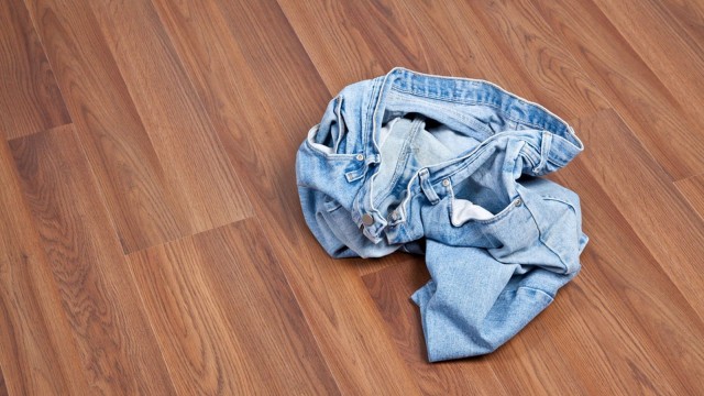 Житель Москвы вызвал спасателей, потому что запутался в штанах.