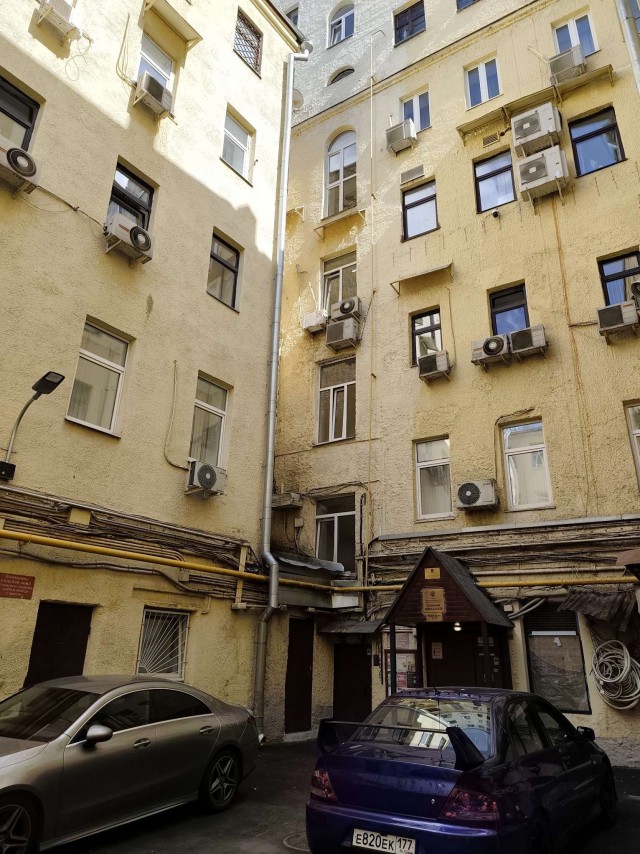 Шляюсь по Москве (задворки Тверской).
