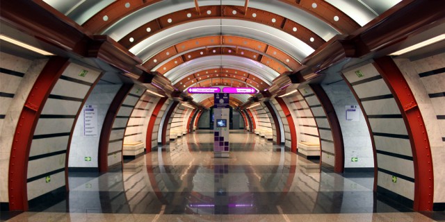 Необычное: московское и питерское метро без людей