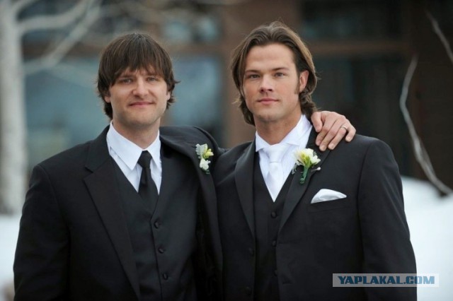 Знаменитости и их родные братья с сестрами