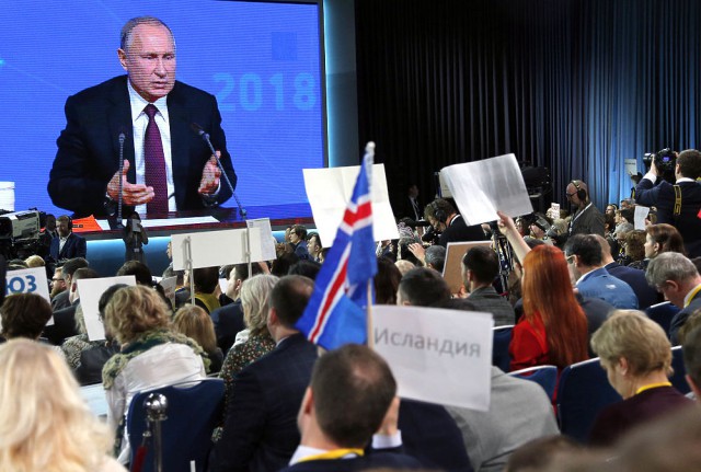 "Несанкционированный митинг" на пресс-конференции Путина
