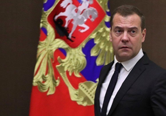 Медведев: уровень пенсий не позволяет обеспечить достойную жизнь
