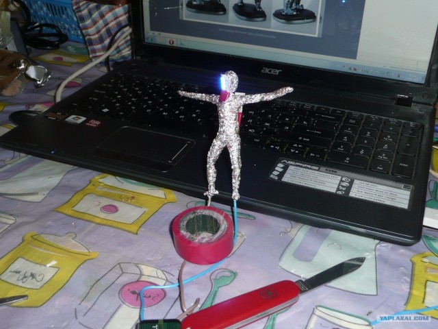 Айзек Кларк.