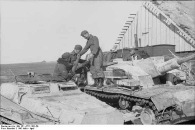 StuG III под кличкой "Гадюка", самая массовая в производстве с которой пришлось встретиться нашим дедам.
