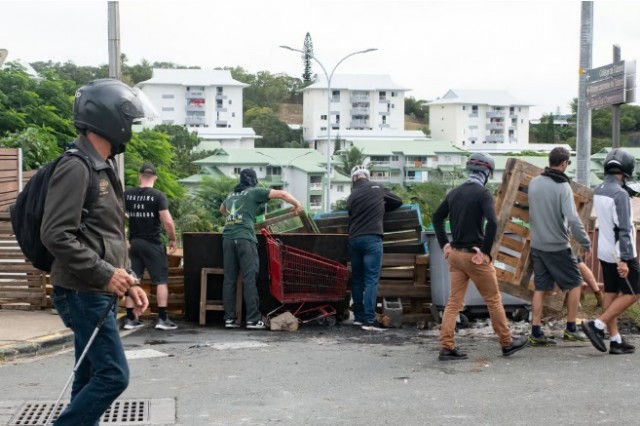 Франция обвиняет Азербайджан и Россию в разжигании смертоносных беспорядков на заморской территории Новой Каледонии