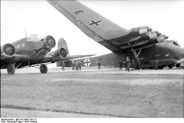 Редкие самолеты. Me-323