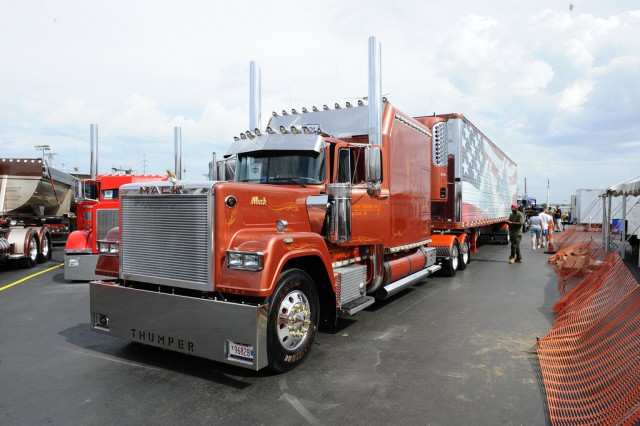 Шоу тюнингованных грузовиков Shell SuperRigs