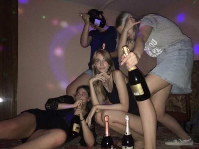 Выпила вотку - береги пелотку