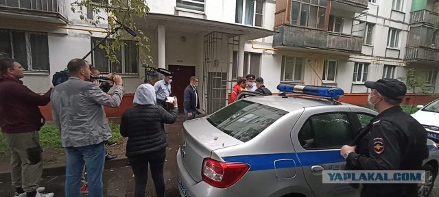 В Измайловском парке неизвестные начали издеваться над женщиной и распылили ей в лицо перцовый баллончик