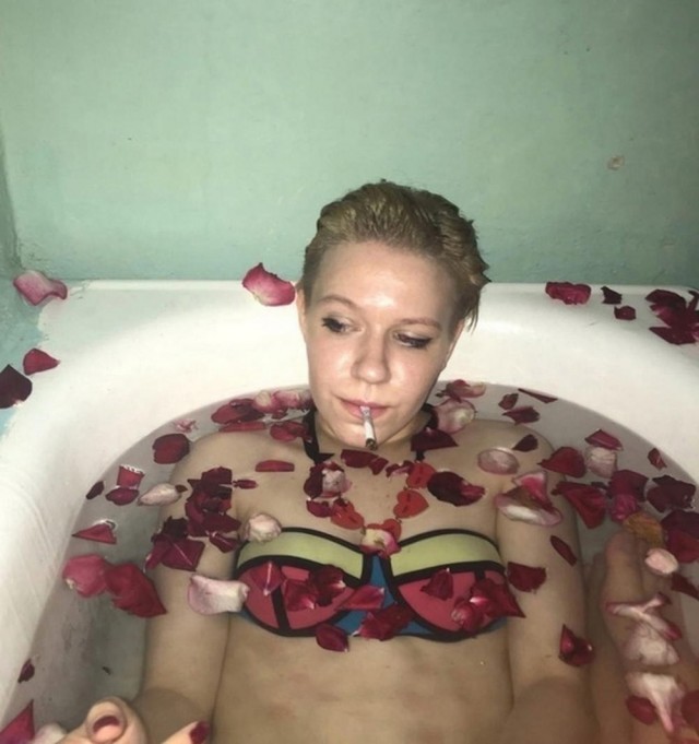 Танька, фоткай, я позирую!