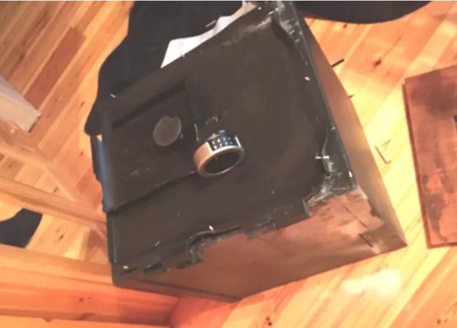В Нижнем Новгороде пенсионер додумался болгаркой вскрывать сейф с боеприпасами, от которого он забыл ключи