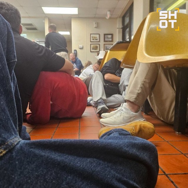 Стрельба произошла во время церемонии зажжения рождественских огней в США