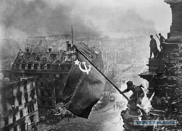 Митингующие в Киеве штурмуют здание Рады
