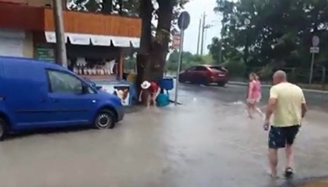 Меня засосала опасная трясина...