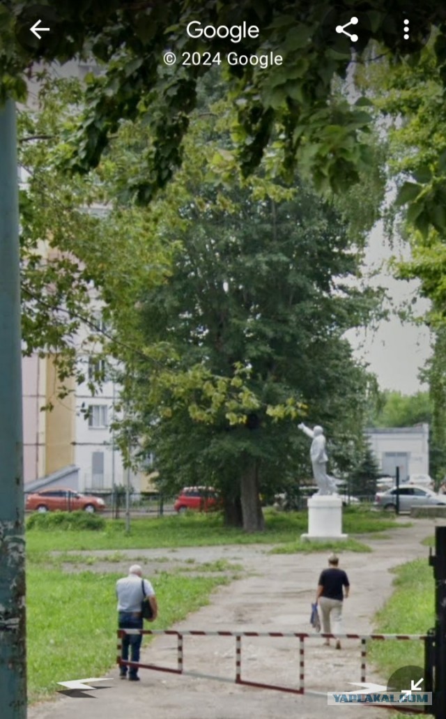 Гигантская голова Ленина